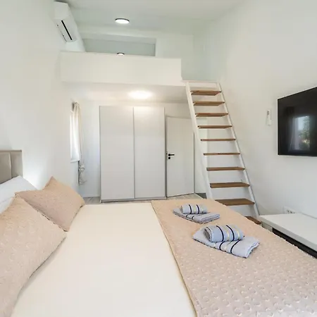 Stunning In With Wifi Holiday home Bibinje