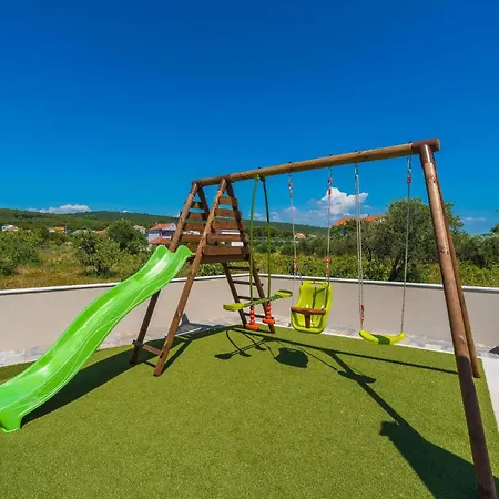 Stunning In With Wifi Holiday home Bibinje