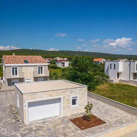 Stunning In With Wifi Holiday home Bibinje